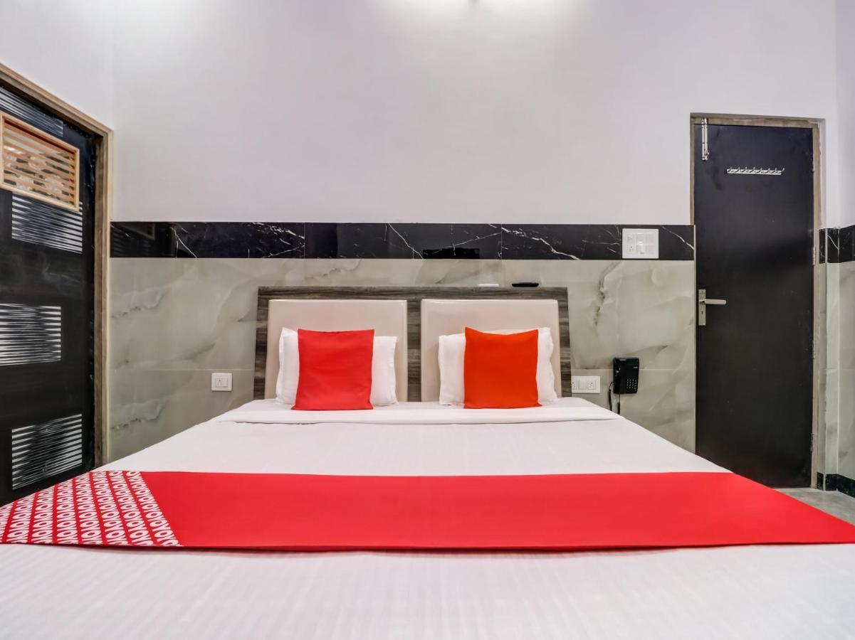 Oyo Flagship 83121 Hotel Rose Vip Saharanpur Esterno foto