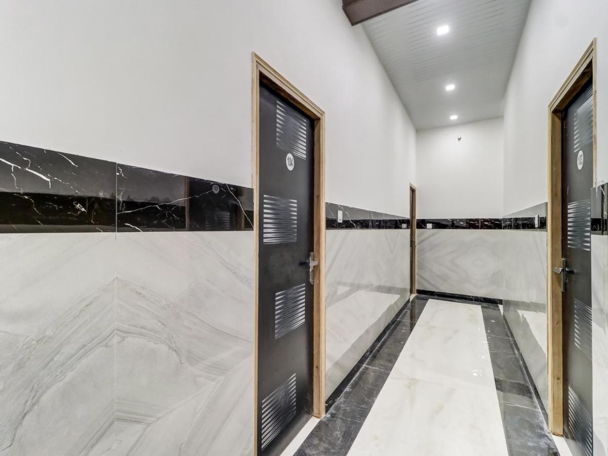 Oyo Flagship 83121 Hotel Rose Vip Saharanpur Esterno foto