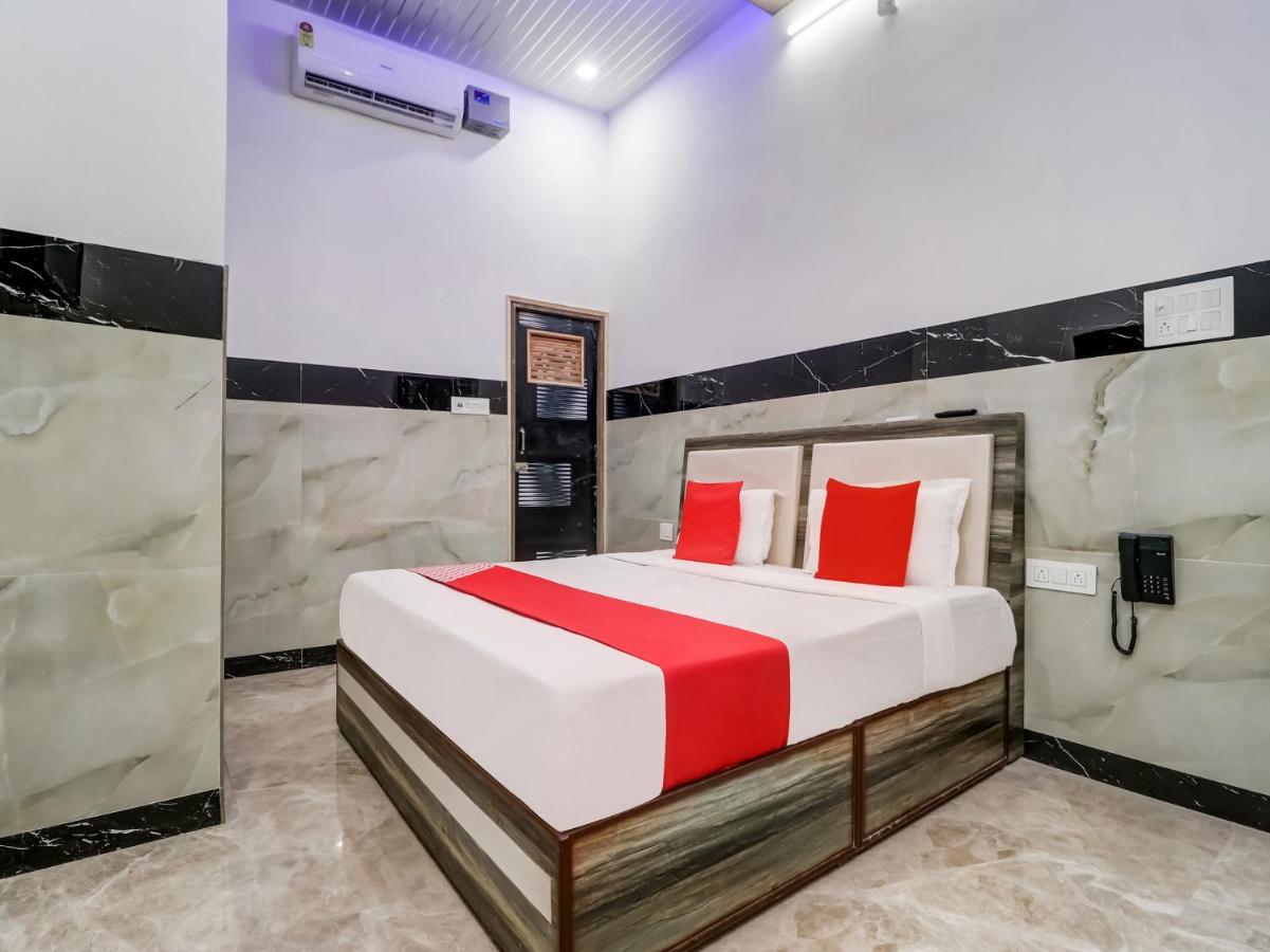 Oyo Flagship 83121 Hotel Rose Vip Saharanpur Esterno foto